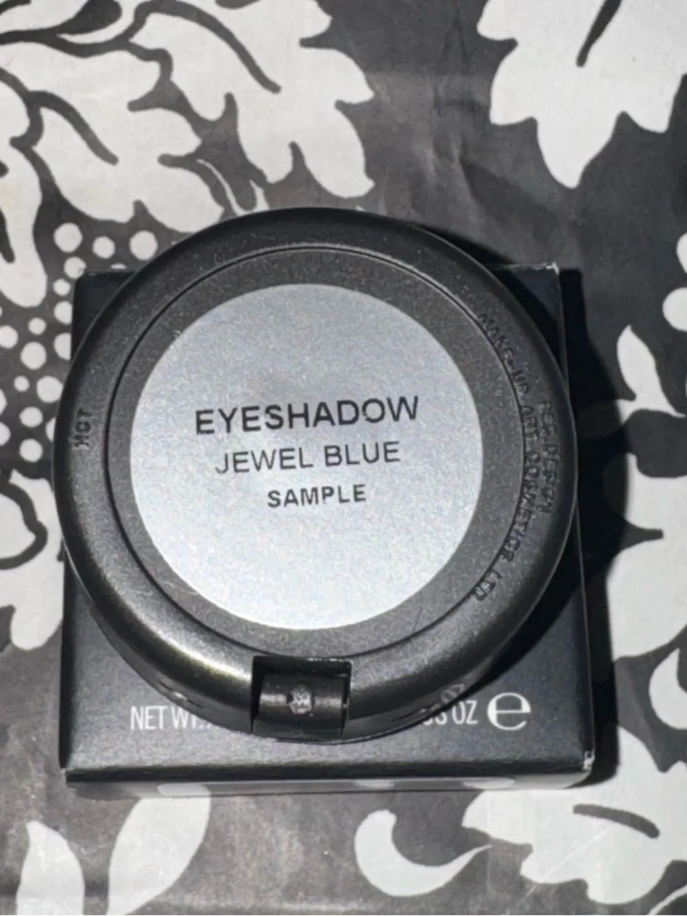 MAC Cosmetics Jewel Blue eyeshadow
